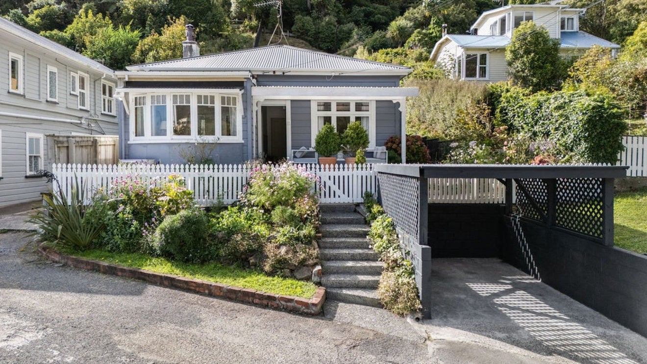 25 Totara Street, Eastbourne, Lower Hutt - Carousel 1