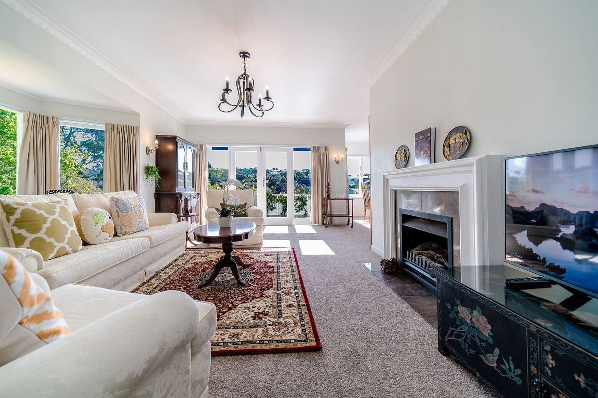 188 Beach Road, Campbells Bay, Auckland - Carousel 2