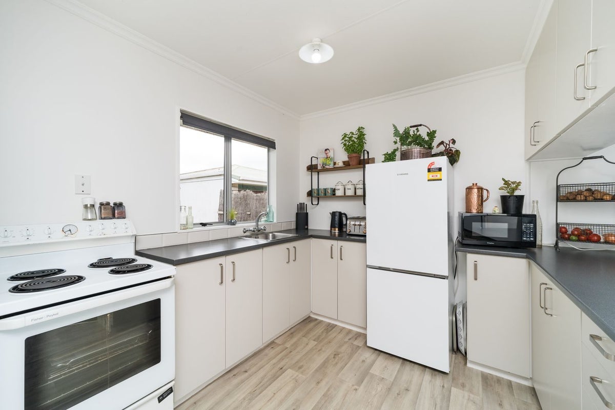 5A Palliser Place, Milson, Palmerston North - Carousel 2