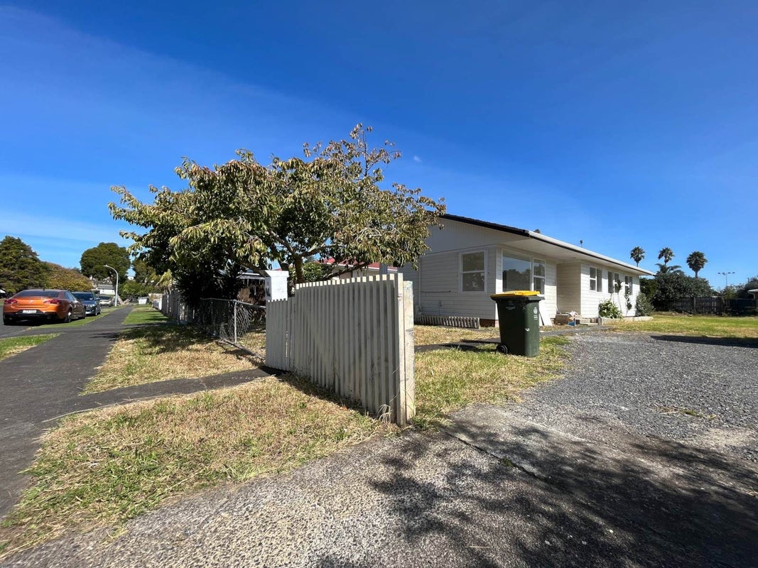 16 Kivell Close, Mangere East, Auckland - Carousel 1