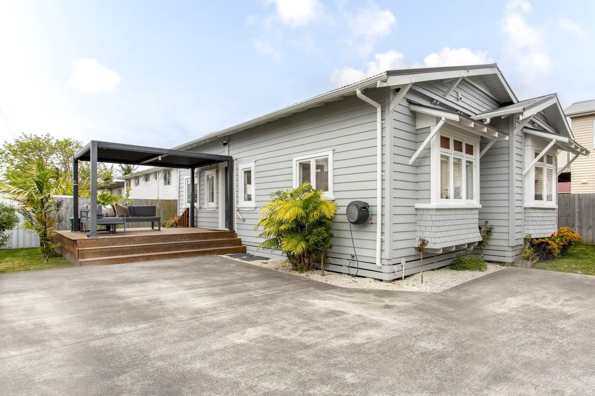 132A Canal Road, Avondale, Auckland - Carousel 1