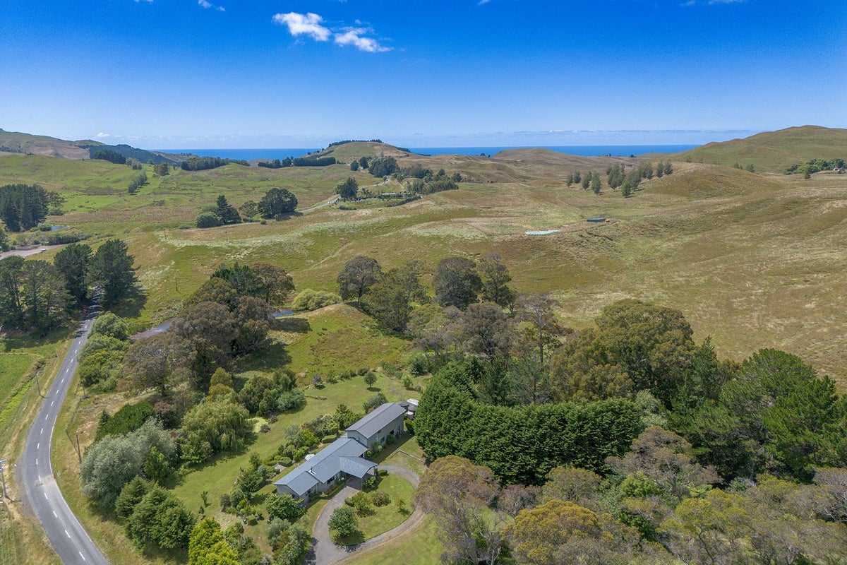 556 Kairakau Road, Havelock North - Carousel 1