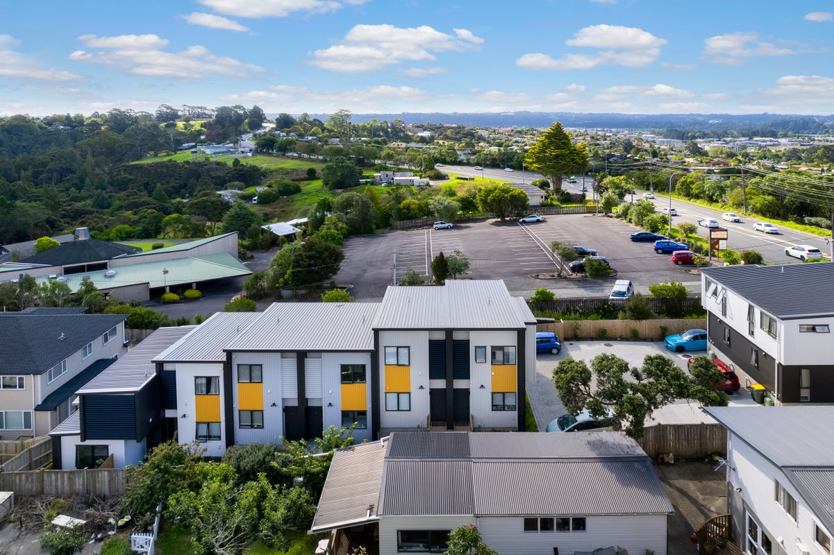 4/16 Albany Highway, Greenhithe, Auckland - Carousel 1