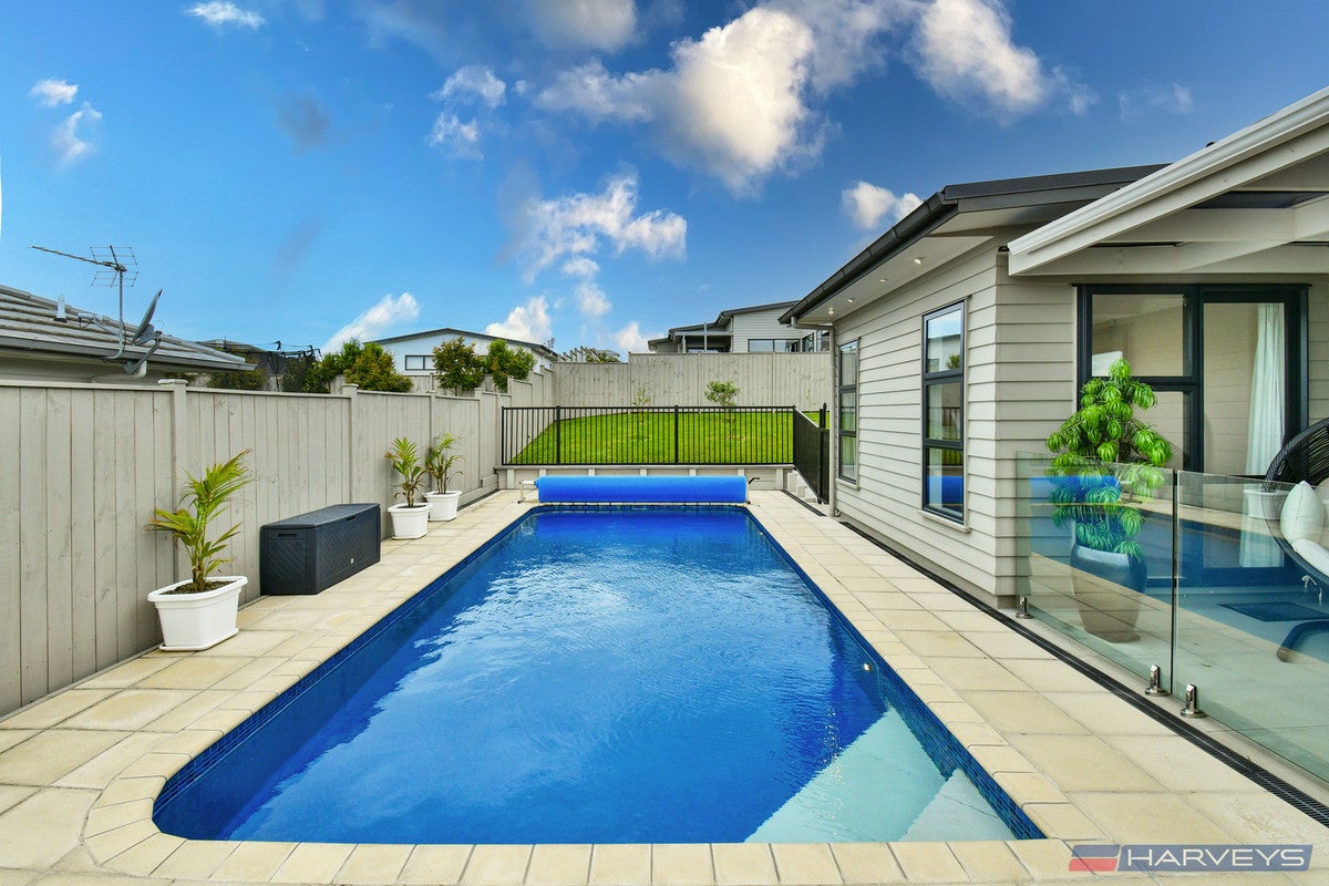 21 Mahutonga Avenue, Beachlands, Auckland - Carousel 1
