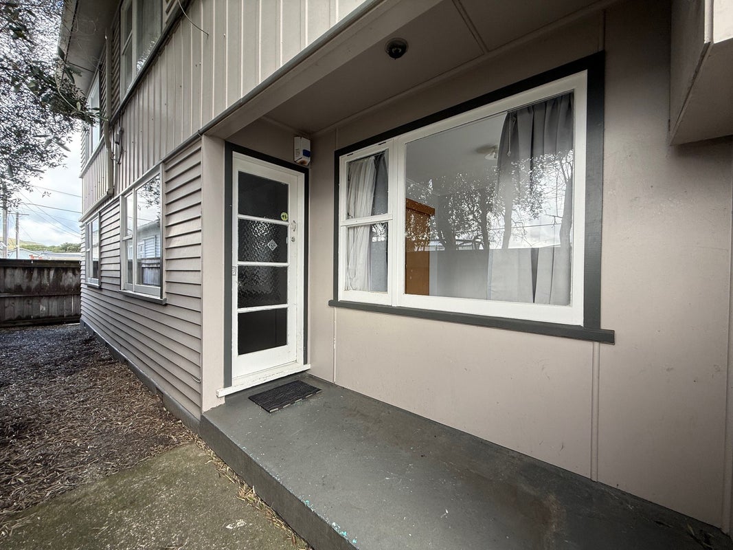 20 Campbell Terrace, Petone, Lower Hutt - Carousel 1