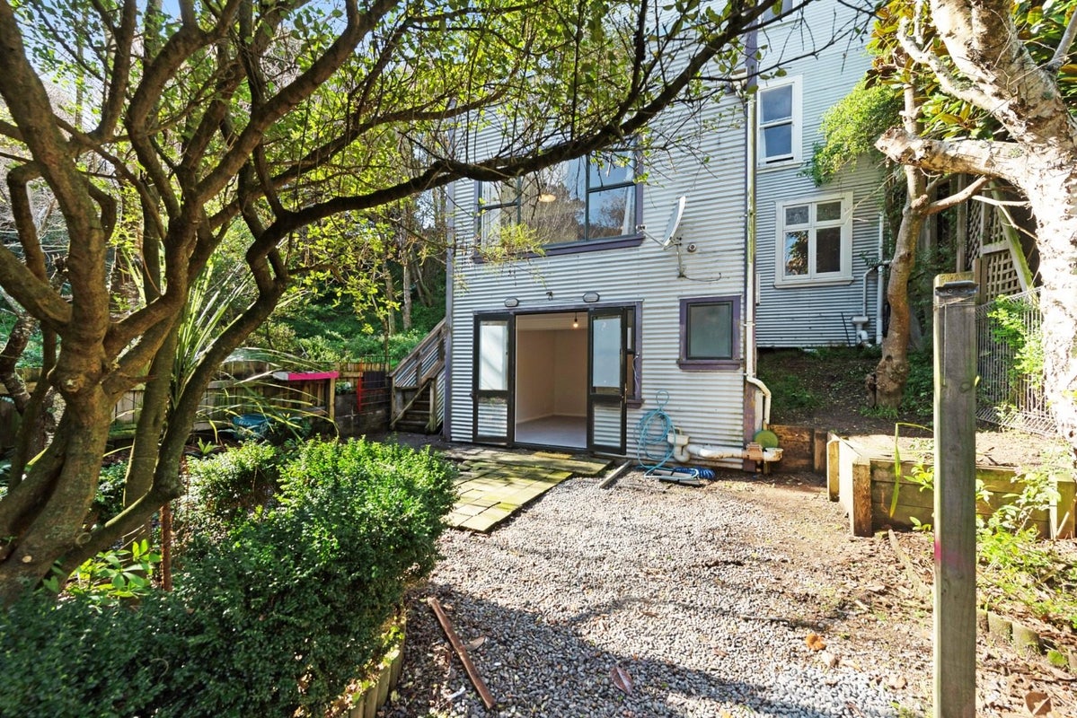 422 Adelaide Road, Berhampore, Wellington - Carousel 12