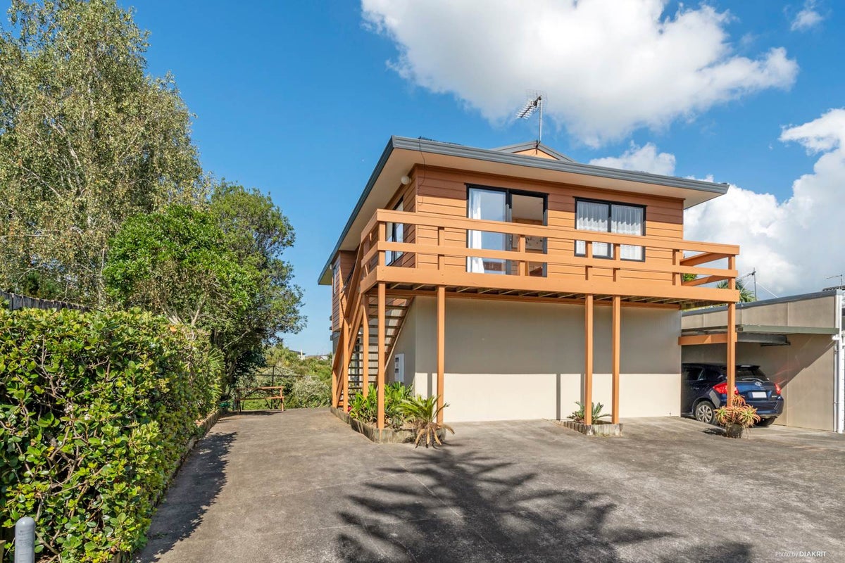 2/44 De Quincey Terrace, Highland Park, Auckland - Carousel 1