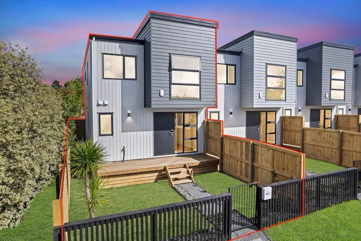 4/1 Benita Place, Sunnyvale, Auckland - Carousel 2