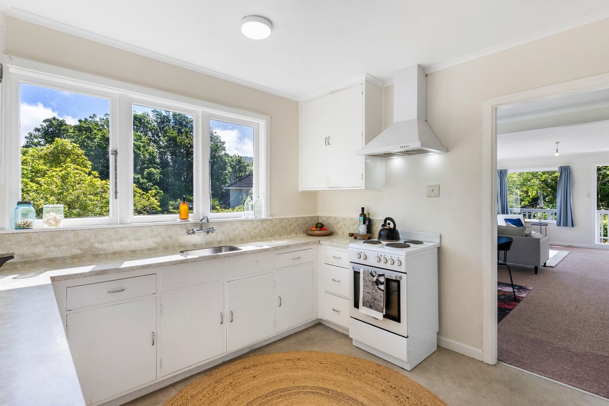 2 Sydenham Street, Northland, Wellington - Carousel 2