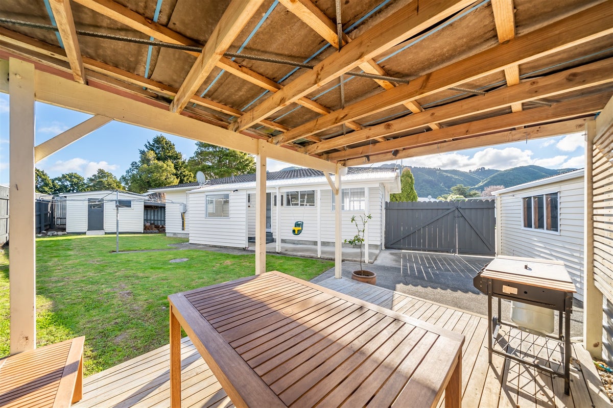 12 Kentucky Street, Totara Park, Upper Hutt - Carousel 2
