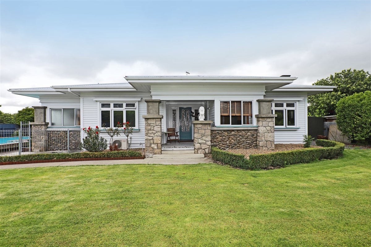 516 Whitehead Road, Hastings, Hastings - Carousel 1