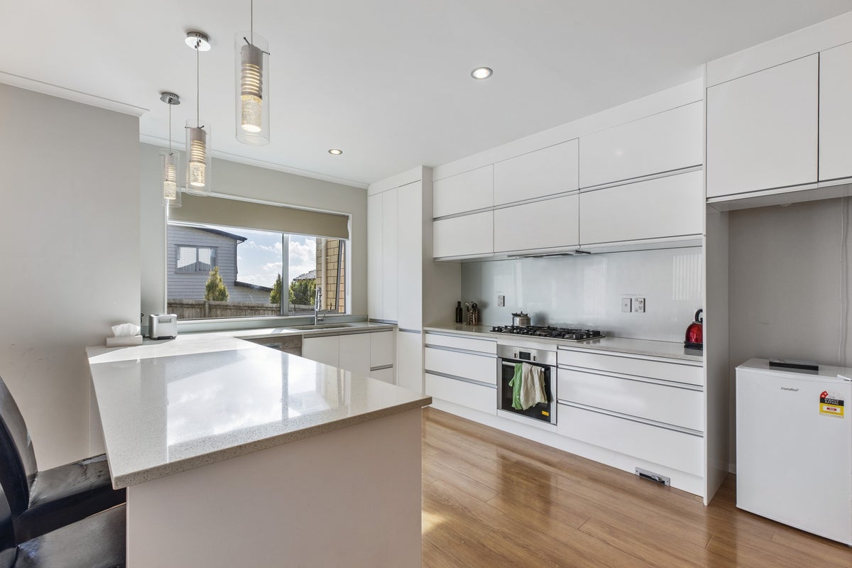 8 Sauvignon Avenue, Ranui, Auckland - Carousel 2