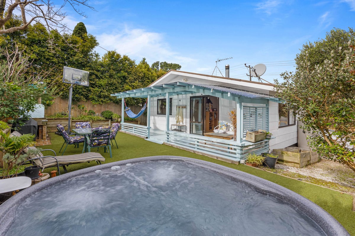 1/46 Ngataringa Road, Devonport, Auckland - Carousel 1