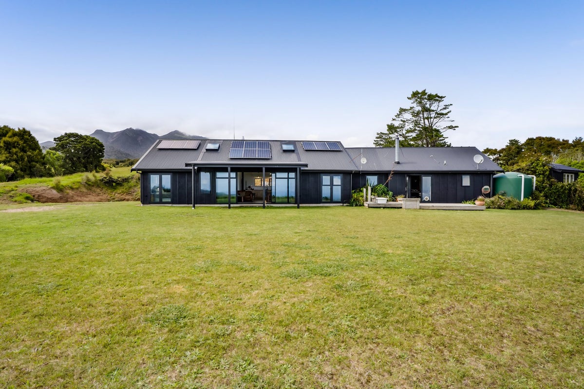 749 Upper Pitone Road, Pitone, New Plymouth - Carousel 1