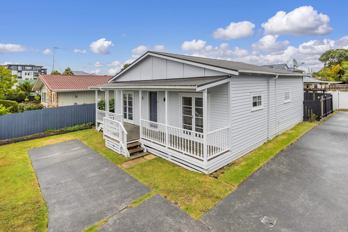 146 Point Chevalier Road, Point Chevalier, Auckland - Carousel 2
