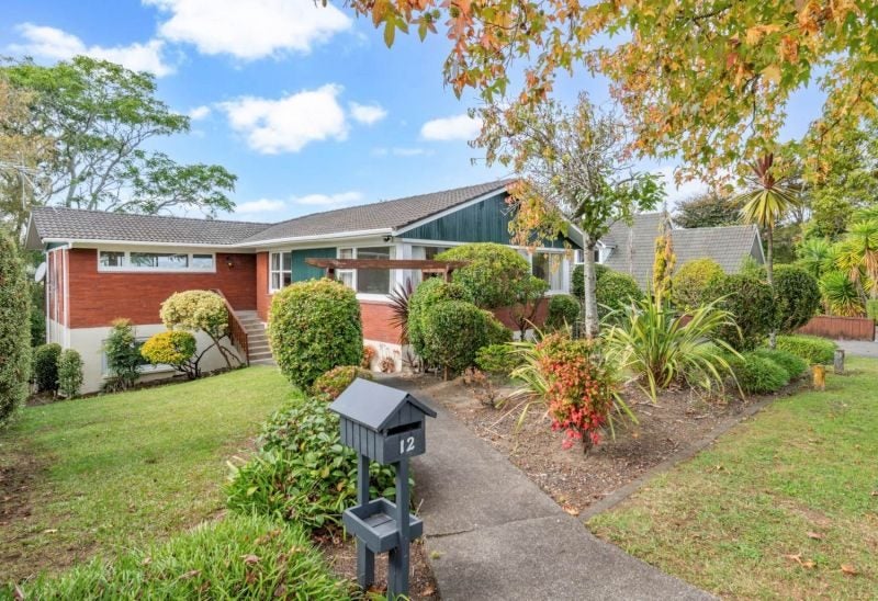 12 Alderton Place, Opaheke, Papakura - Carousel 1