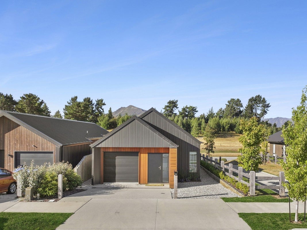28 Malvern Road, Wanaka - Carousel 1