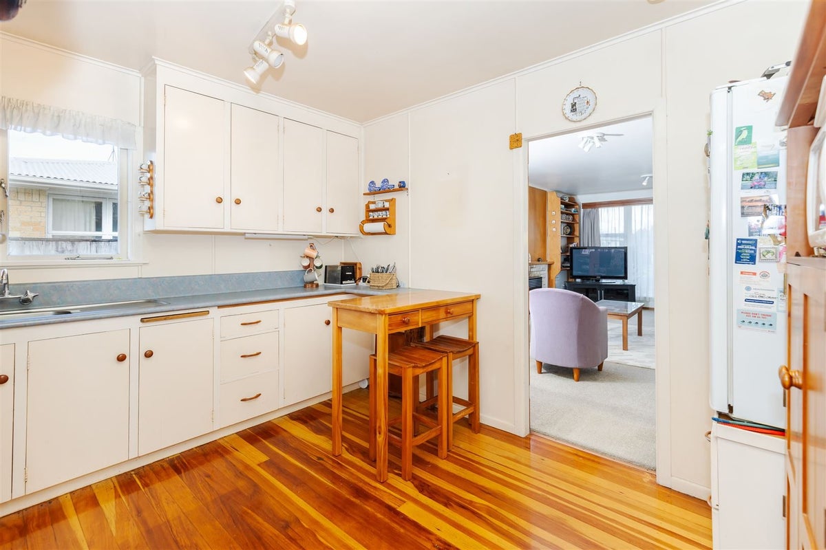 40 Helena Road, Hillcrest, Hamilton - Carousel 2