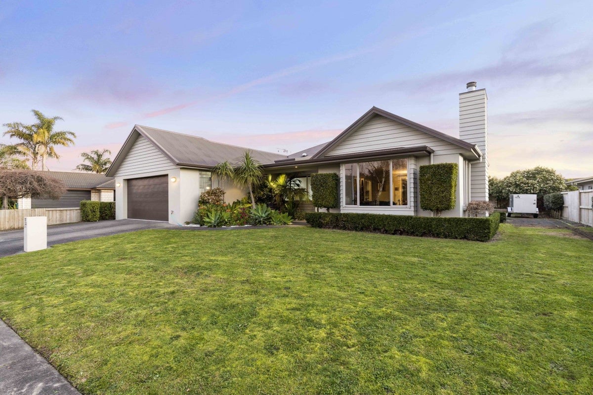 17 Barrington Drive, Huntington, Hamilton - Carousel 24