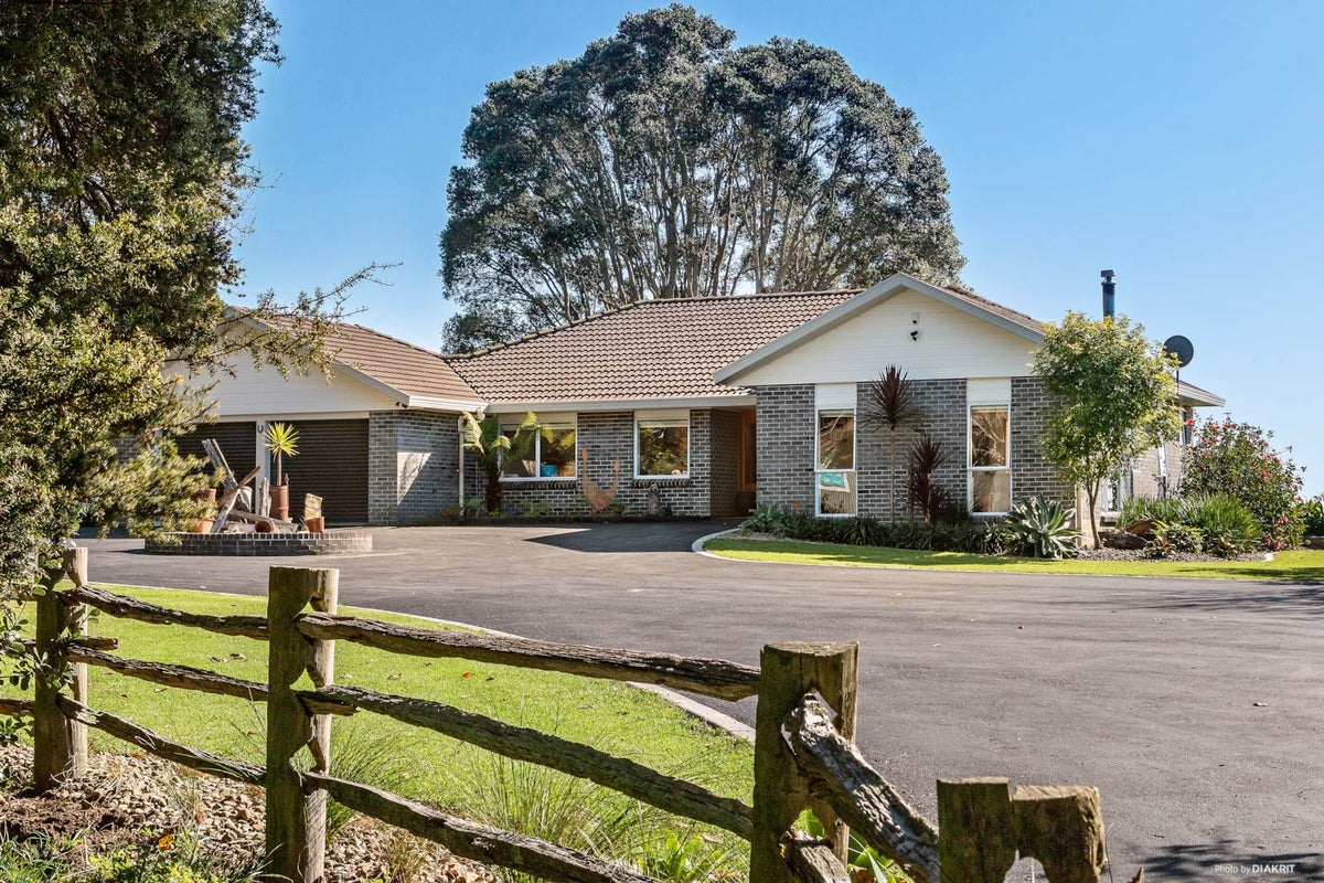 42 Bright Road, Waiuku, Waiuku - Carousel 2