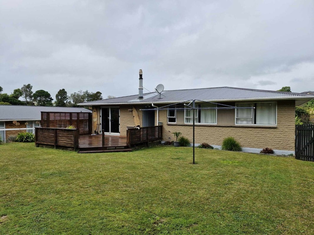 7 Oawai Place, Marfell, New Plymouth - Carousel 2