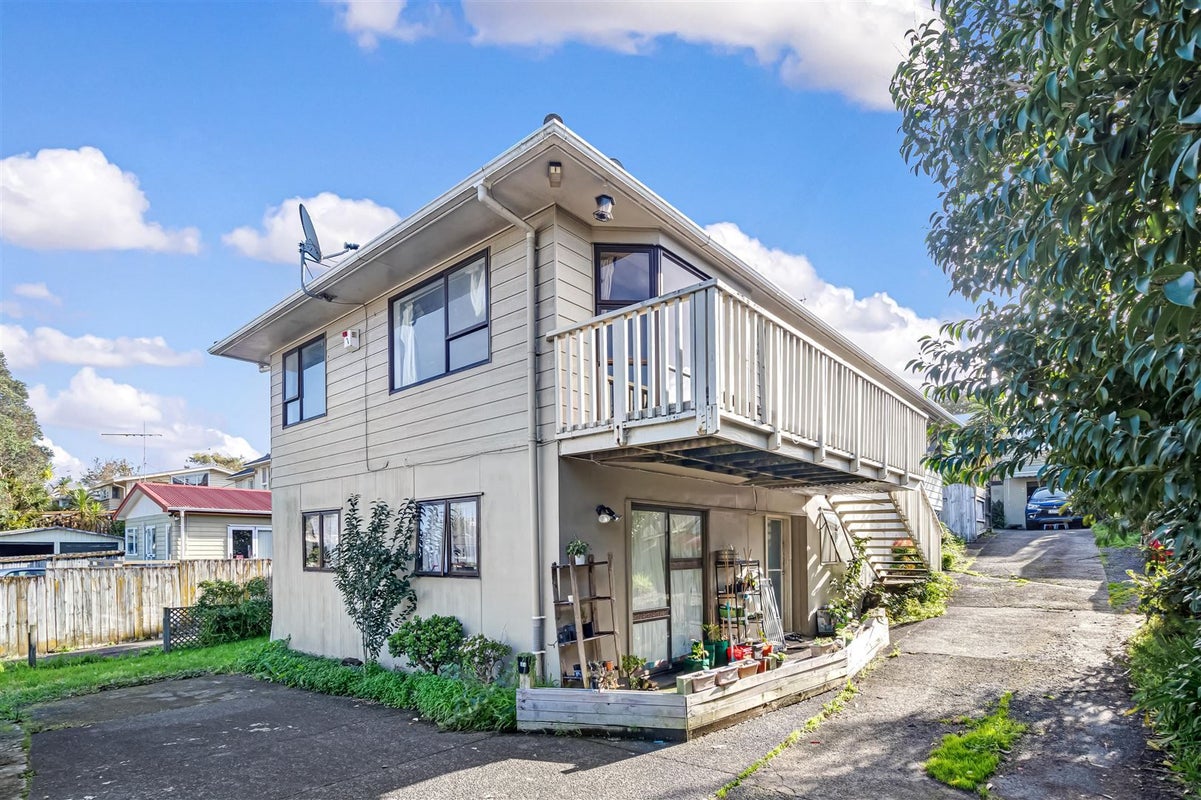 1/66 Hogans Road, Glenfield, Auckland - Carousel 1