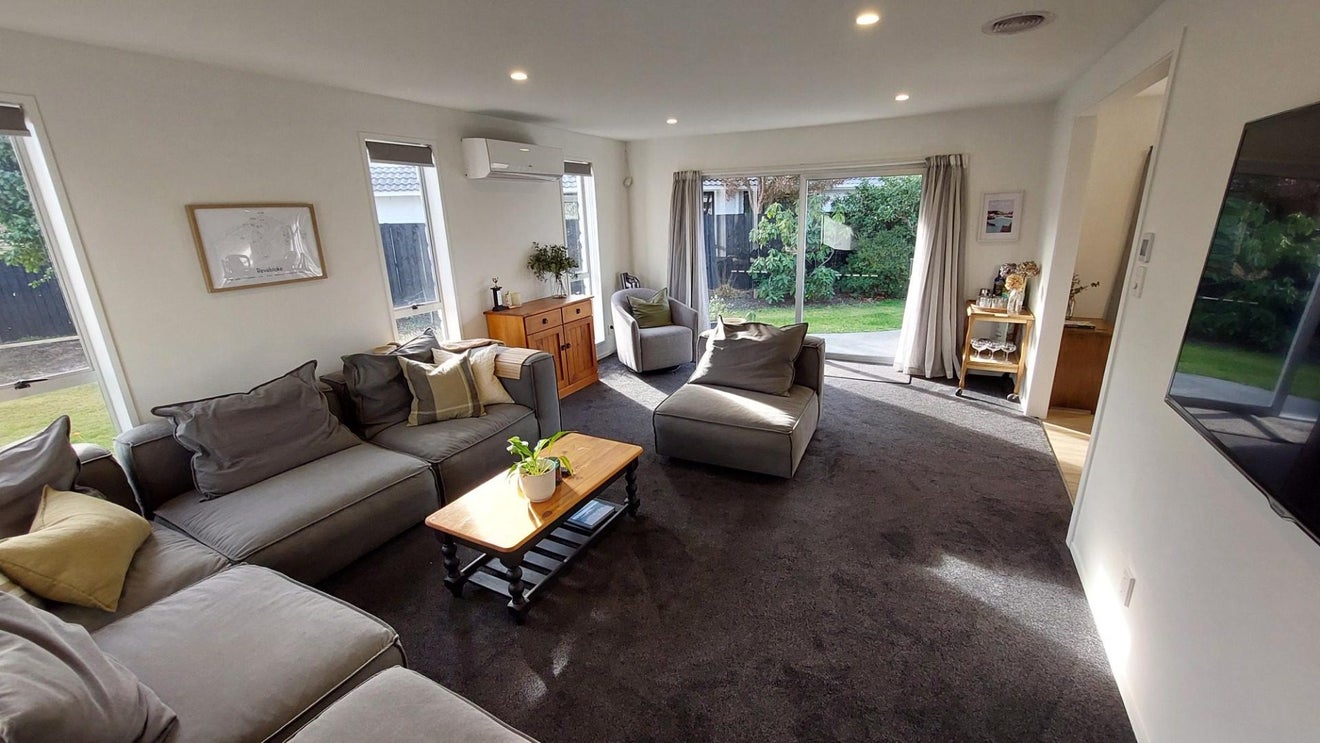 7 Applewood Place, Casebrook, Christchurch - Carousel 2