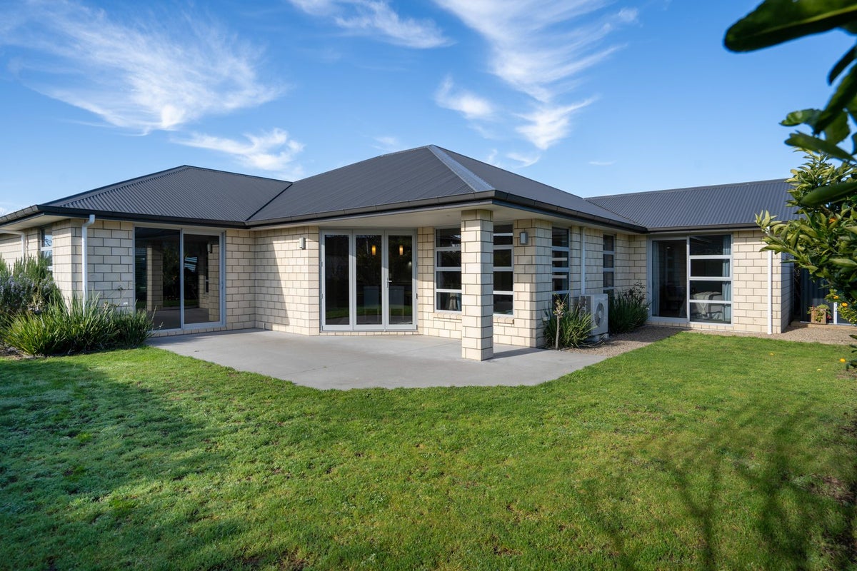 28 Pengover Avenue, Leamington, Cambridge - Carousel 1