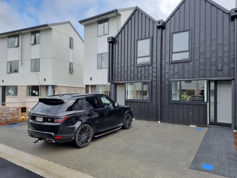 19 Te Ara O Te Amo Hohipene, Petone, Lower Hutt - Carousel 1