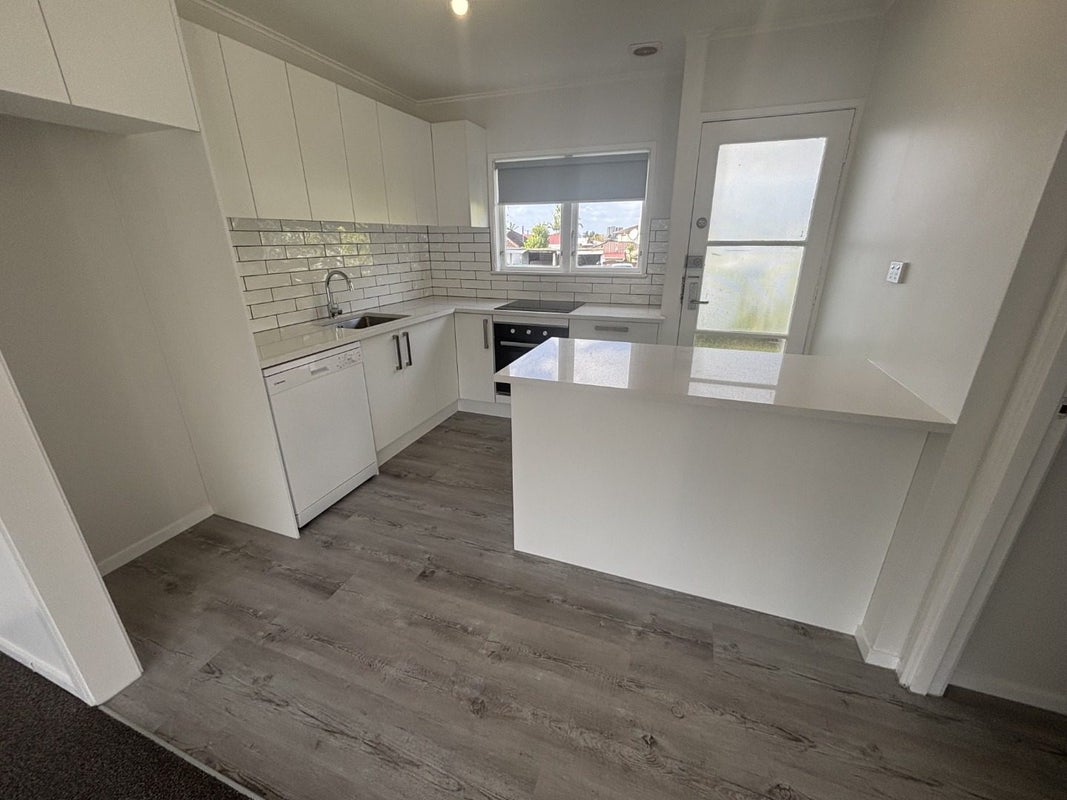 2/58 Rimu Street, New Lynn, Auckland - Carousel 2