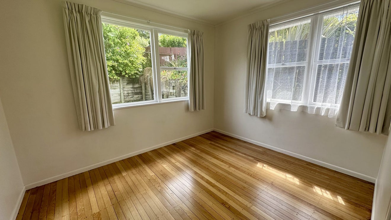 13 Lucinda Place, Glen Eden, Auckland - Carousel 2