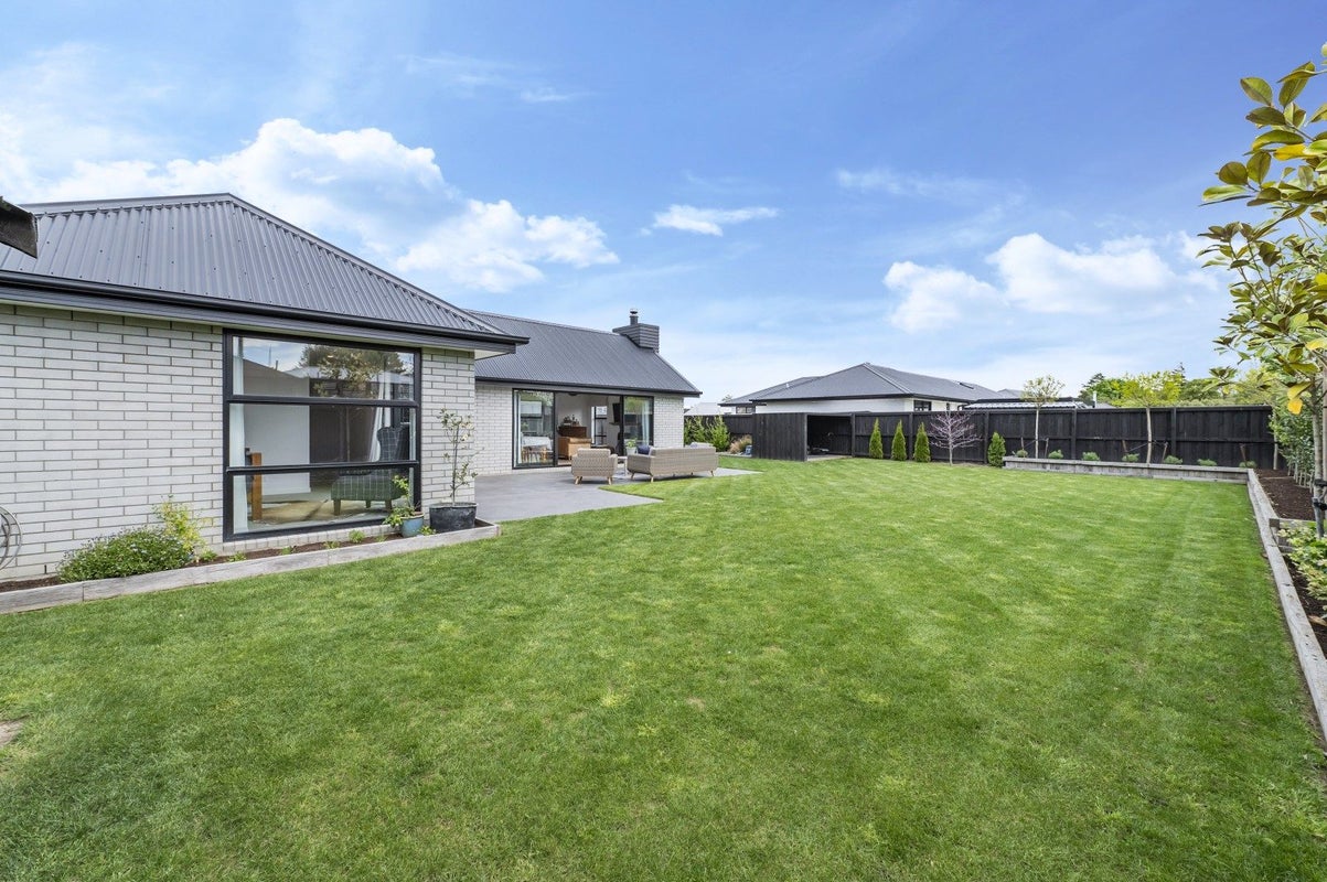 17 Newbrook Terrace, Darfield, Darfield - Carousel 1