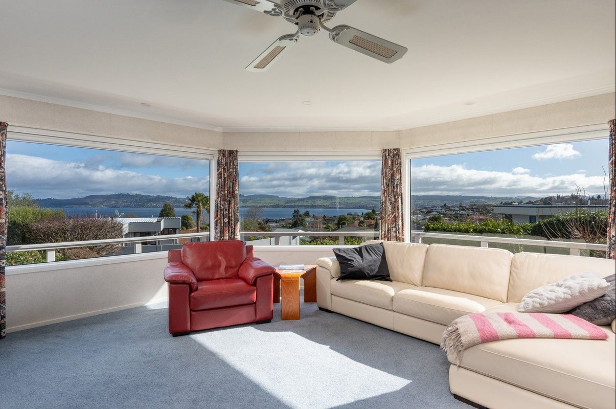 39 Arrowsmith Avenue, Waipahihi, Taupo - Carousel 2