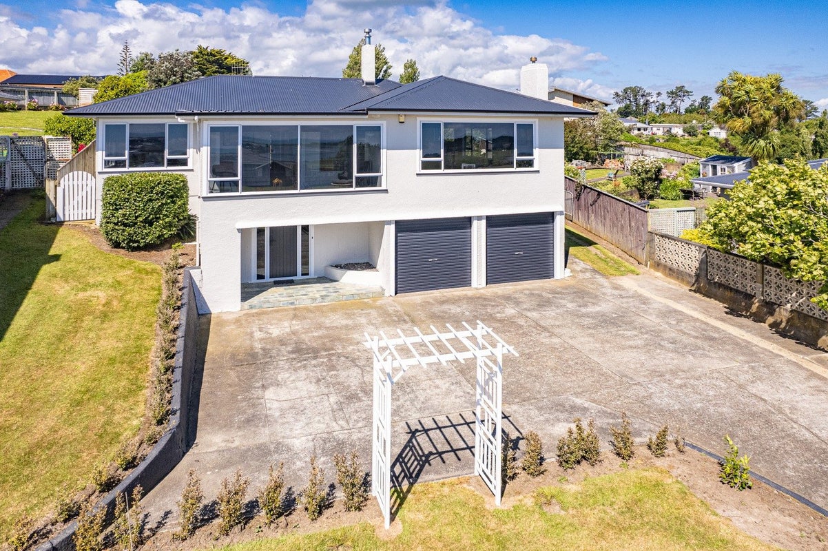 9 Windsor Terrace, Durie Hill, Whanganui - Carousel 1