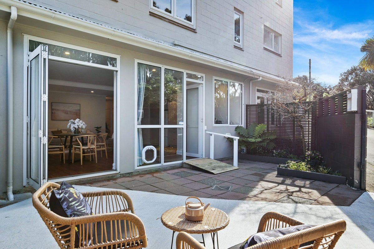 1 Stowe Hill, Thorndon, Wellington - Carousel 2