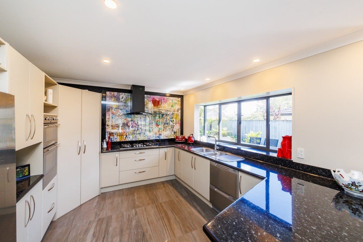 2 Buttonwood Court, Milson, Palmerston North - Carousel 2