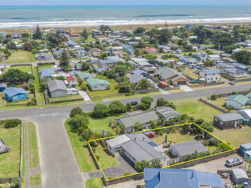 3 Aranui Avenue, Waitarere Beach, Levin - Carousel 1