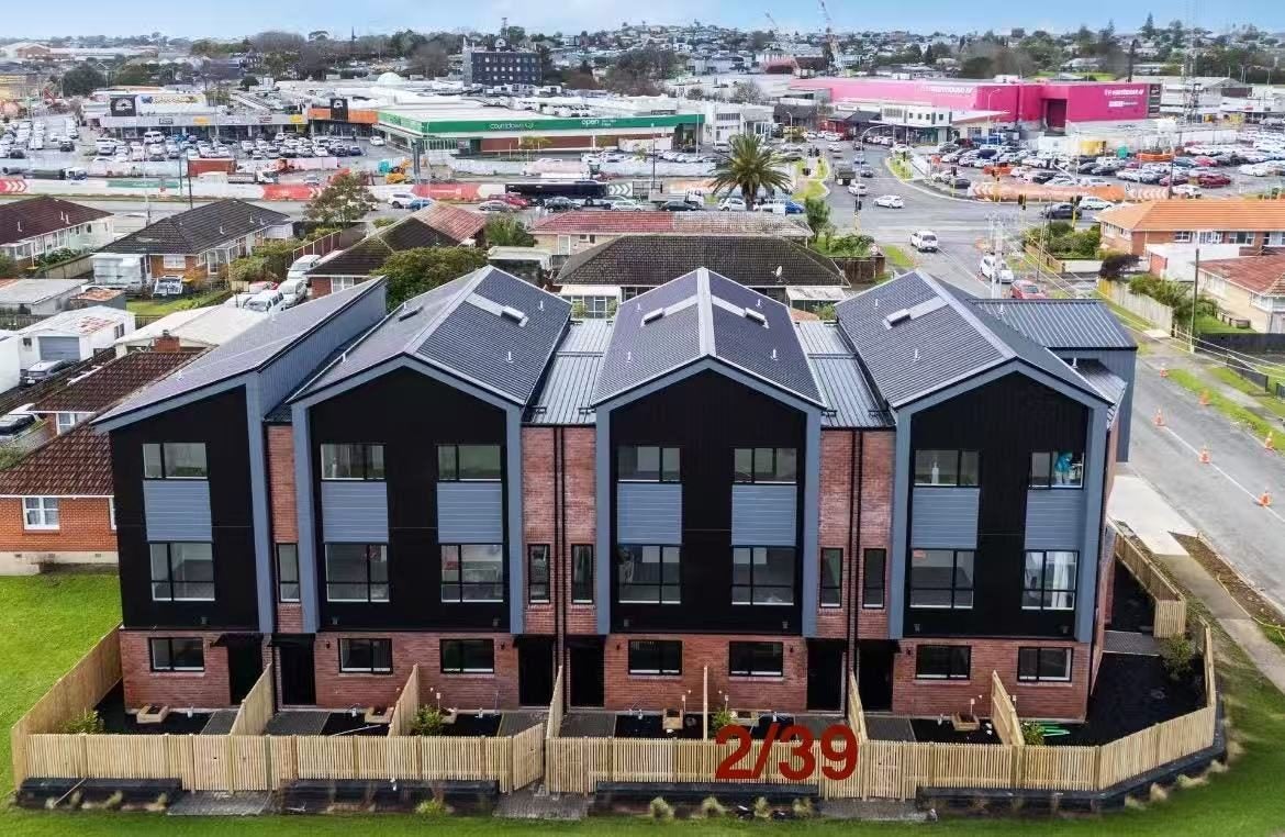 2/39 Dale Crescent, Pakuranga, Auckland - Carousel 1