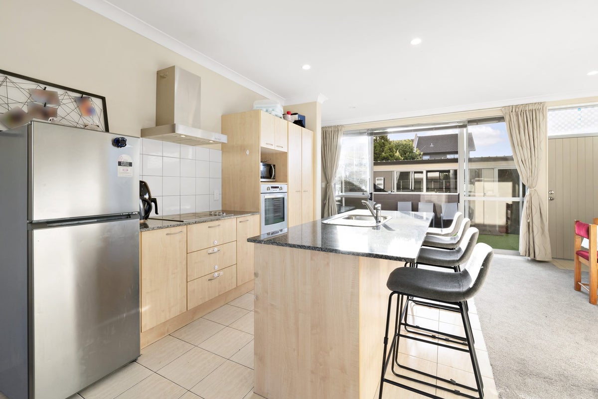 9 Manchester Drive, Flat Bush, Auckland - Carousel 2
