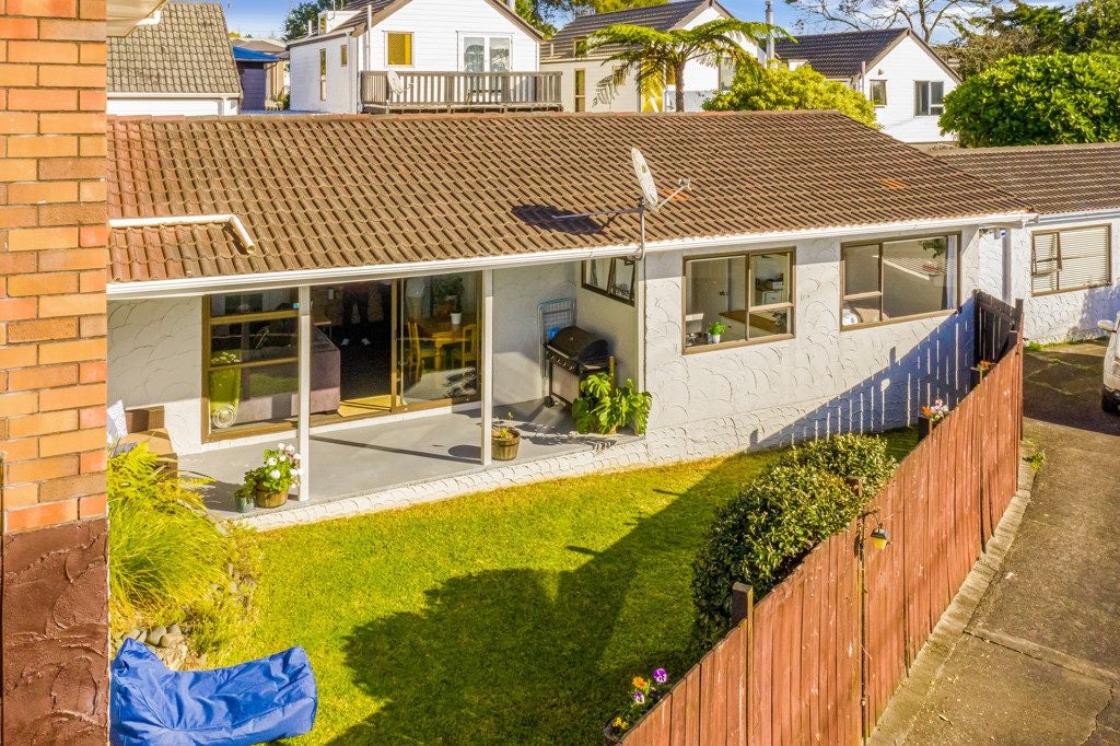 2/38 Koromiko Street, New Lynn, Auckland - Carousel 2