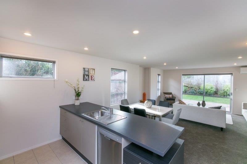 2B Coates Street, Tawa, Wellington - Carousel 1