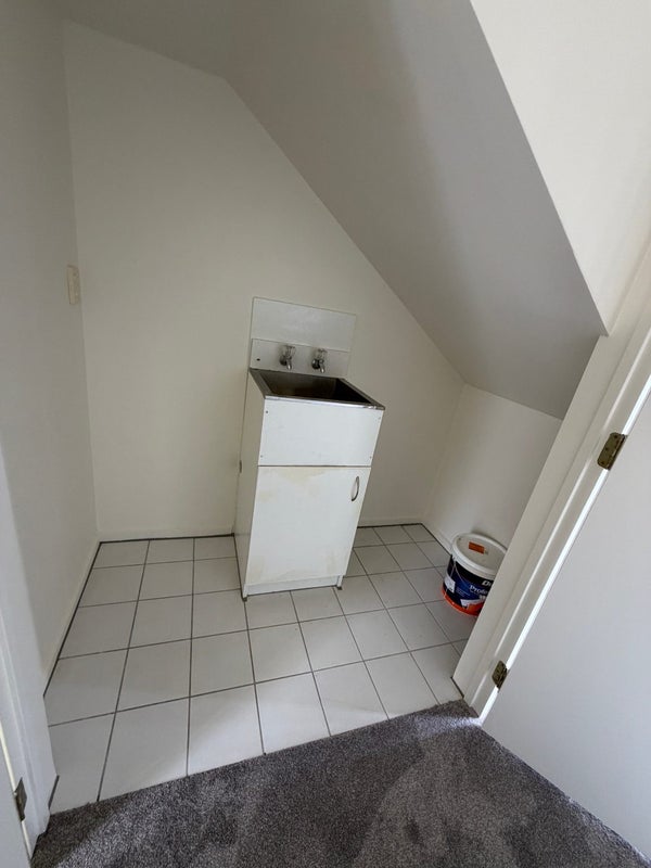 10/12 Ambrico Place, New Lynn, Auckland - Carousel 14
