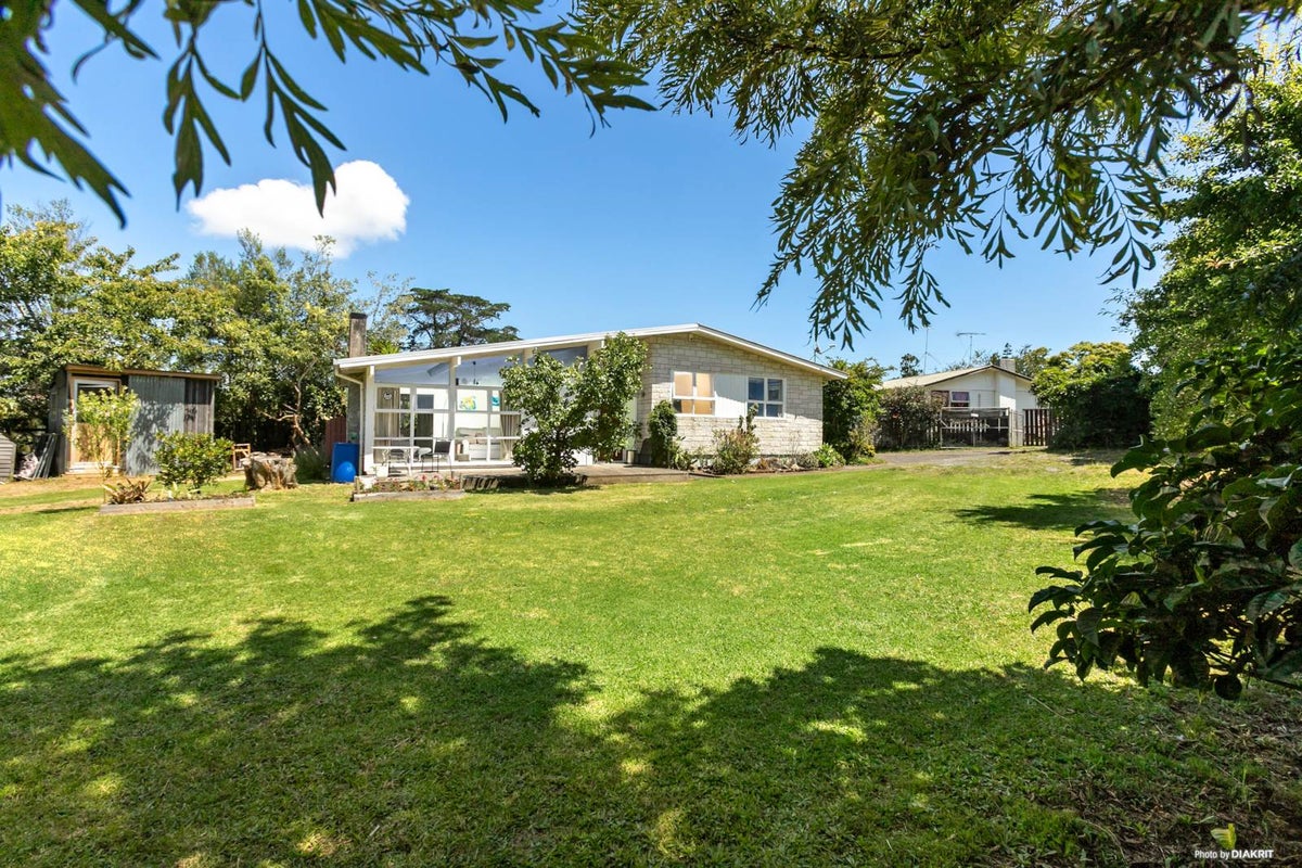 21 Lachlan Place, Favona, Auckland - Carousel 1