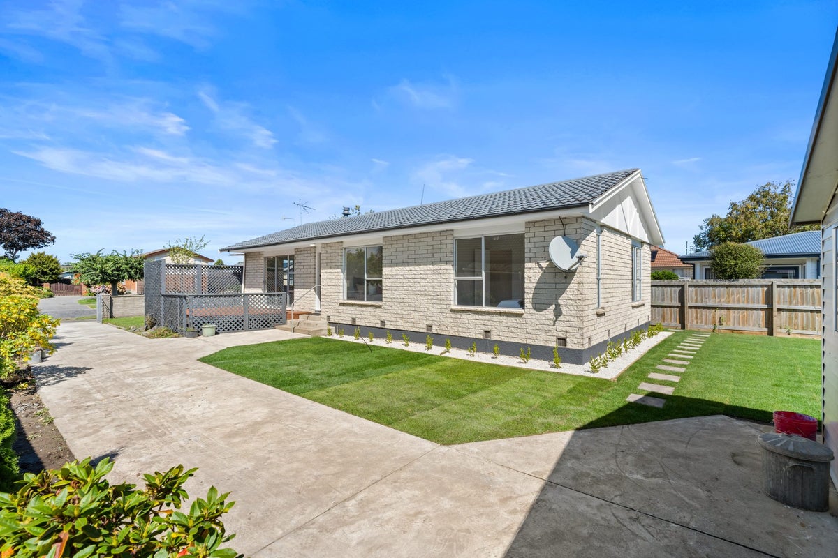 31 Denniston Crescent, Redwood, Christchurch - Carousel 2