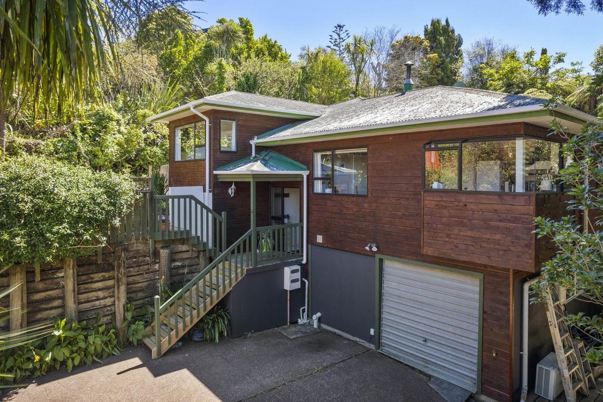 1/27 Flavia Close, Torbay, Auckland - Carousel 1
