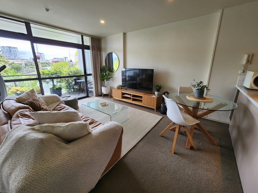 3I/6 Piwakawaka Street, Eden Terrace, Auckland - Carousel 2