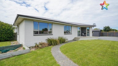 11 Edinburgh Crescent, Waikiwi, Invercargill - Carousel 1