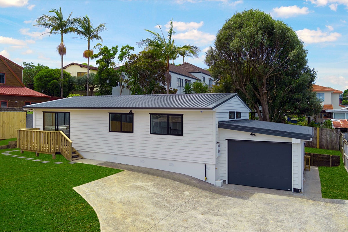 32A Hertford Street, Blockhouse Bay, Auckland - Carousel 1