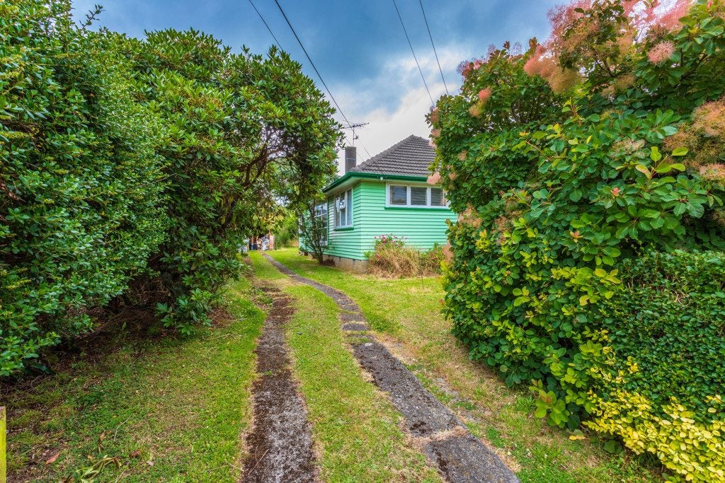 21 Fraser Crescent, Elderslea, Upper Hutt - Carousel 1