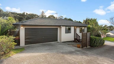 26 Dovey Place, Massey, Auckland - Carousel 1